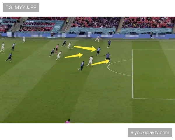 瞬间：奥亚萨瓦尔左路内切后精准兜传后点，助攻队友头球破门